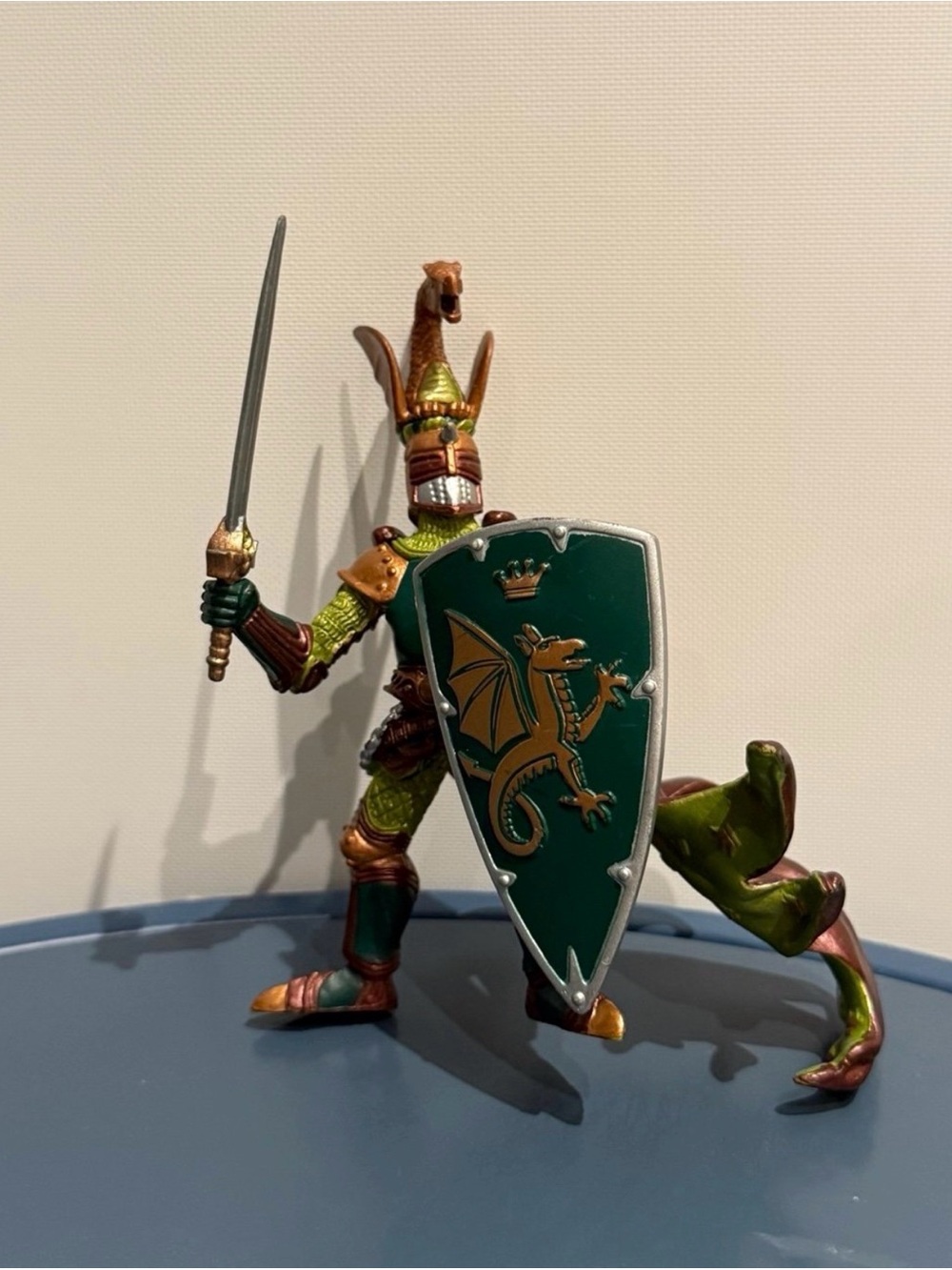 PAPO 2007 Weapon Master Dragon Knight Figurine with Dragon Crest 39922 - 4.5”